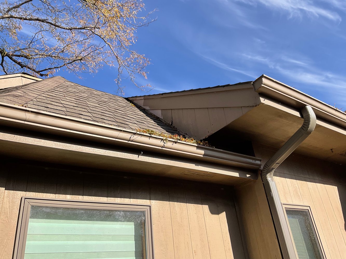 What Causes Exterior Home Paint To Bubble?